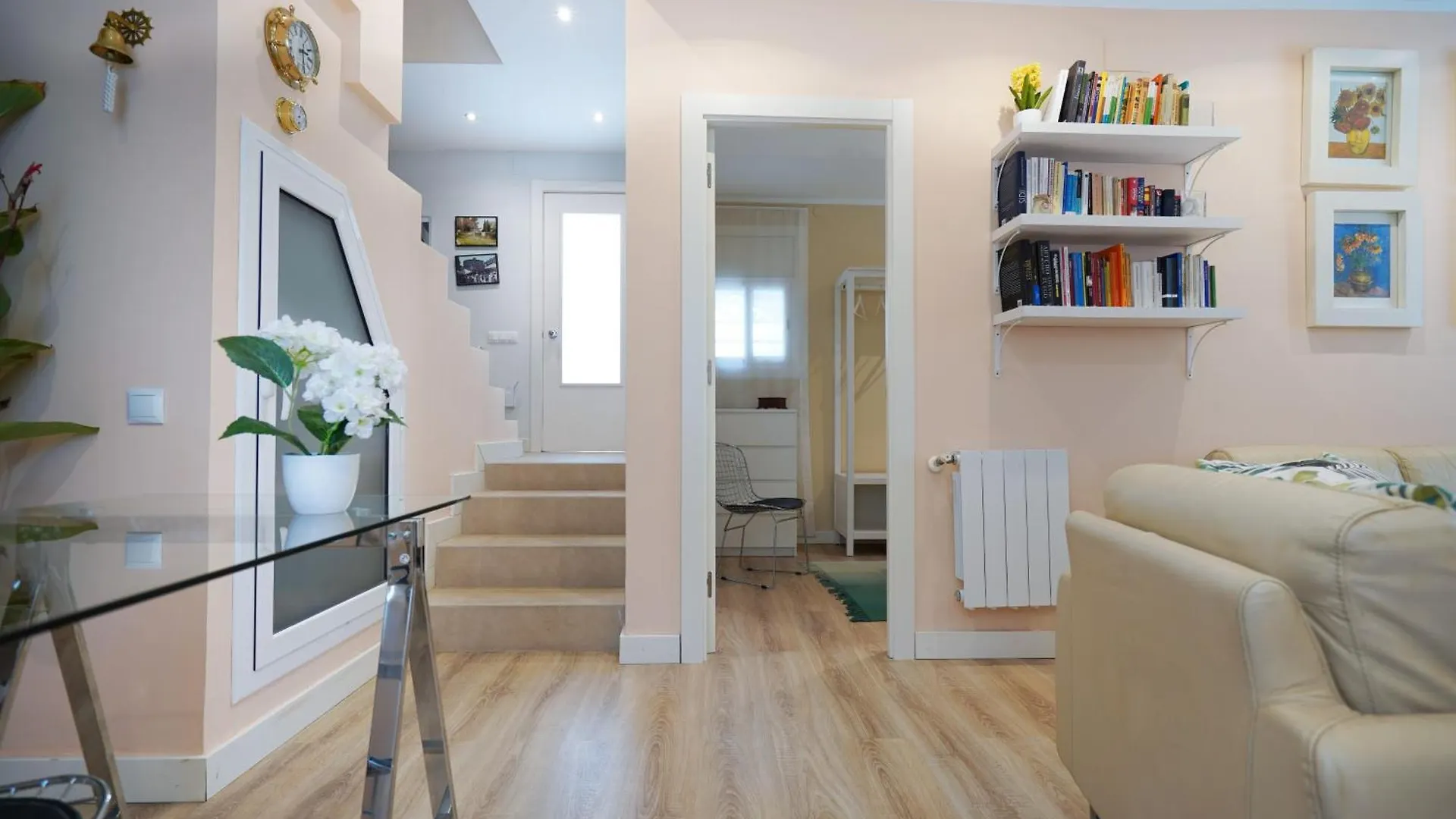 Castelldefels - House - Sleeps 4 - Pool - Petsok Βίλα 0*,  Ισπανία