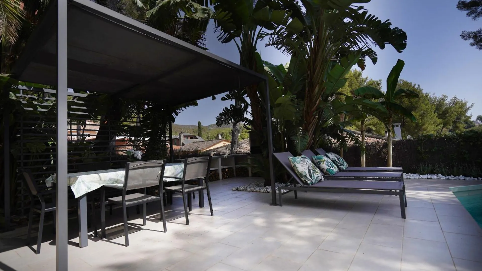 Castelldefels - House - Sleeps 4 - Pool - Petsok Βίλα 0*,  Ισπανία